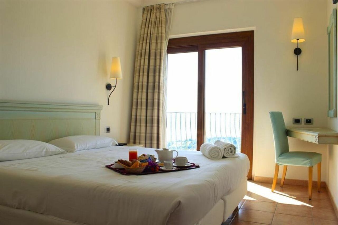Hotel Brancamaria Cala Gonone Eksteriør billede