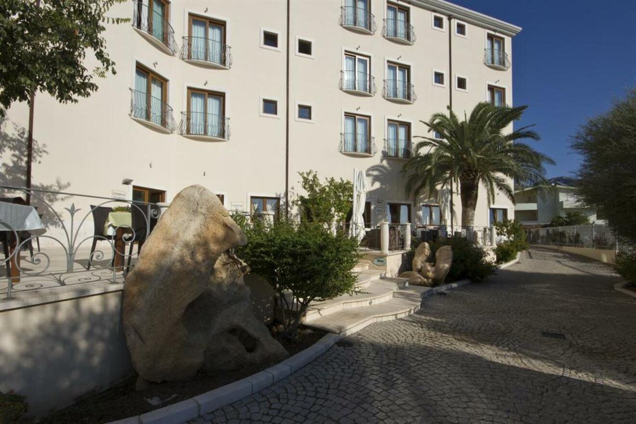 Hotel Brancamaria Cala Gonone Eksteriør billede